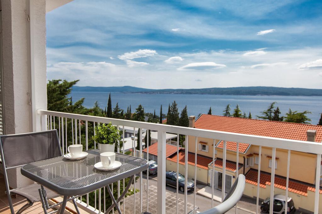 Apartments Casa Bianca Crikvenica Bagian luar foto